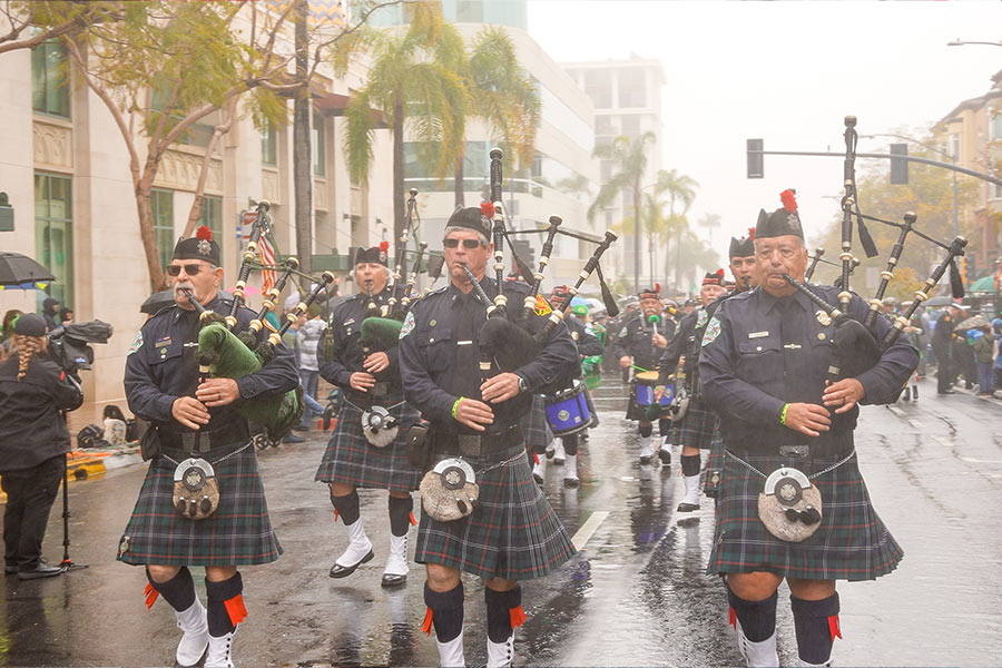 san-diego-firefighters-emerald-society-pipes-drums-6-rain-fog-parade